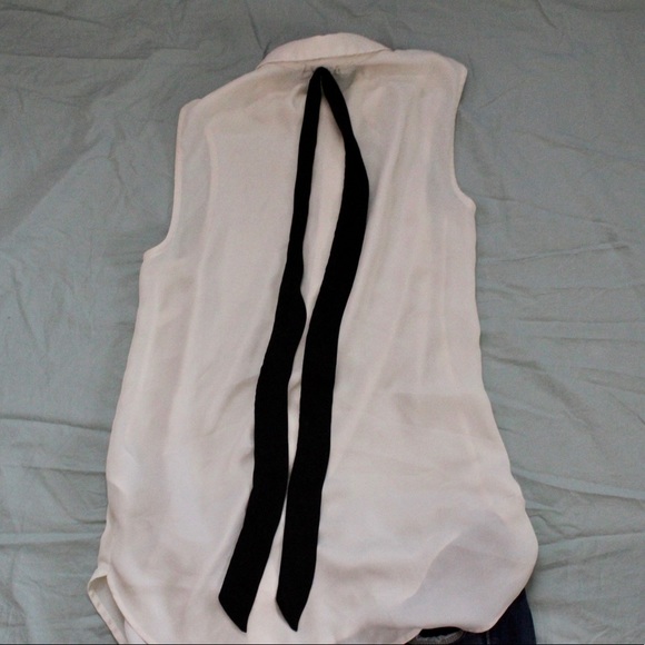 H&M Sleeveless Secretary  Blouse - Picture 2 of 5
